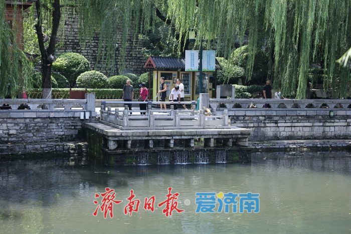 玛瑙泉瀑布水帘重现 古城河畔添灵动景致