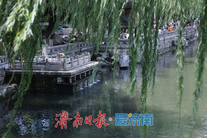 玛瑙泉瀑布水帘重现 古城河畔添灵动景致